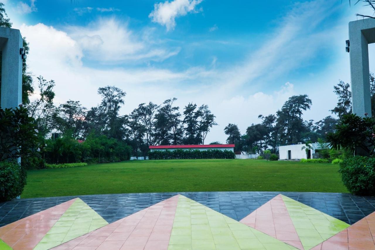 Shanti Resorts Valsad Exterior foto